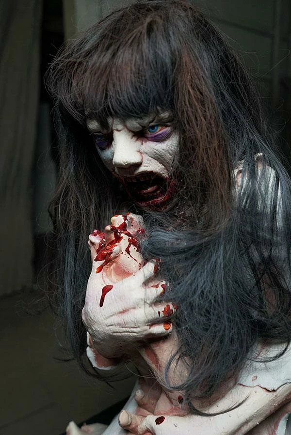 Distortions Decorations & Props Spitting Debbie Animated Spitting Water Spray Life Sized Child Prop 6 Distortions Decorations & Props Spitting Debbie Animated Spitting Water Spray Life Sized Child Prop