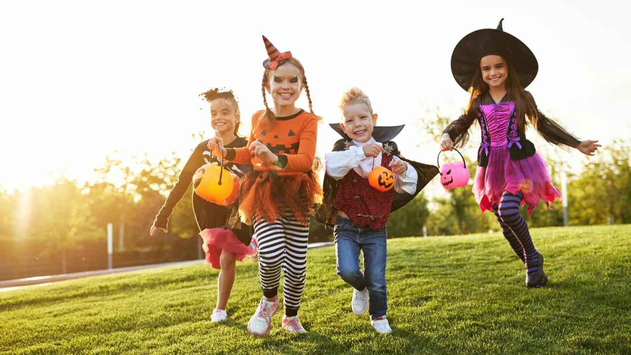 Family Halloween Store Sales -Family Halloween Store Sales 5 1